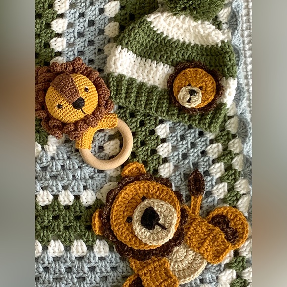 New baby gift set blanket, hat and rattle, safari theme...